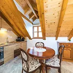 Perla Varos Apartamento *