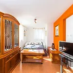 Perla Varos Apartamento *