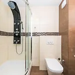 Perla Varos Apartamento *