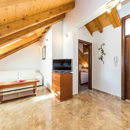 Perla Varos Apartment Split