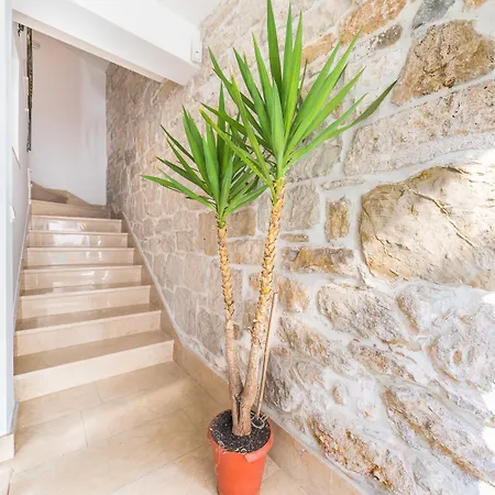 Perla Varos Apartment *