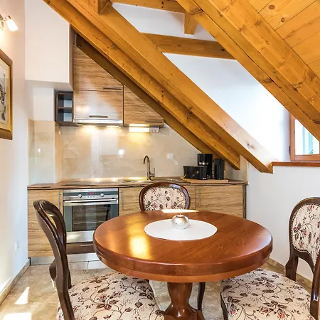 Apartment Perla Varos