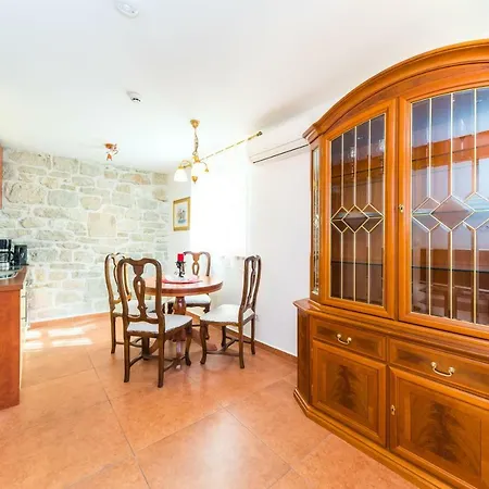 Apartment Perla Varos Split