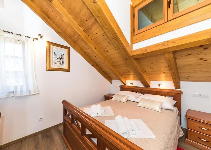 Perla Varos Apartment Split