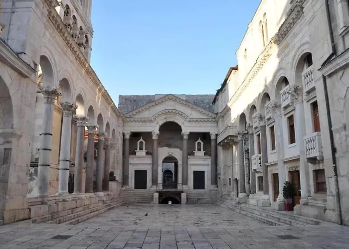 Perla Varos Apartment *