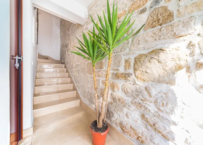 Perla Varos Apartment *