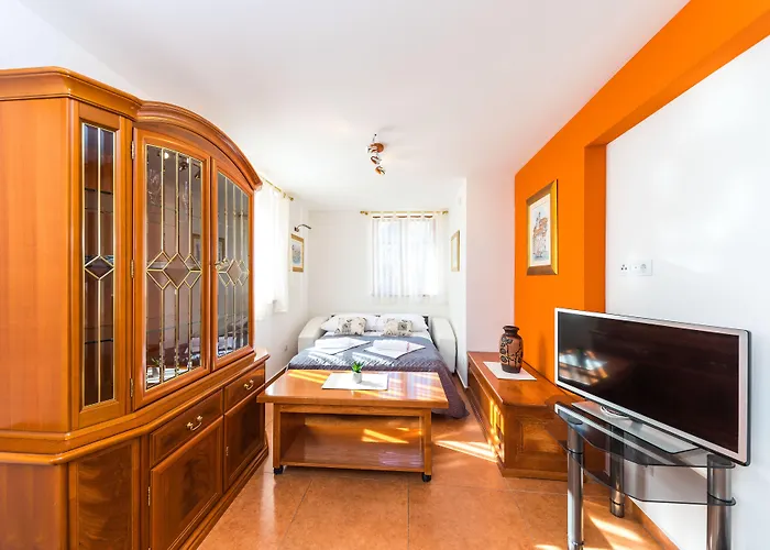 Perla Varos Apartment *