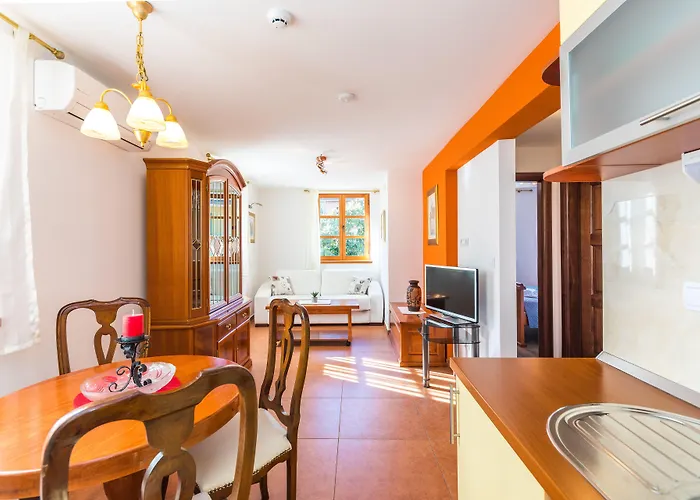 Perla Varos Apartment *