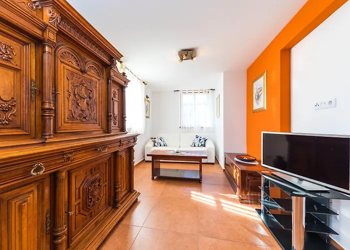 Perla Varos Apartment