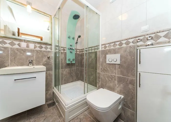 Perla Varos Apartment