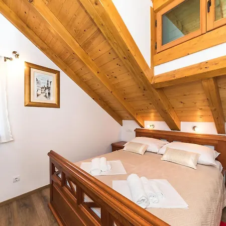 Perla Varos Апартаменти Спліт