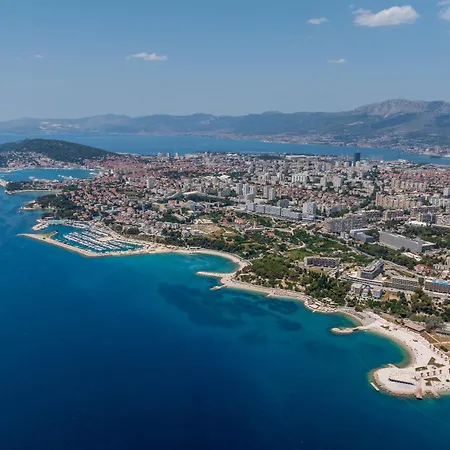 Perla Varos Apartment