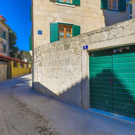 Perla Varos Apartment Split