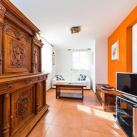 Perla Varos 아파트