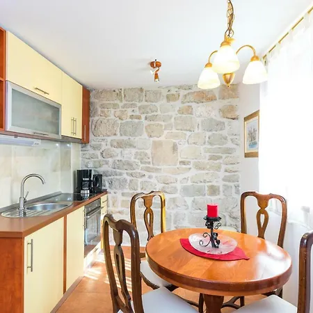 Perla Varos 아파트