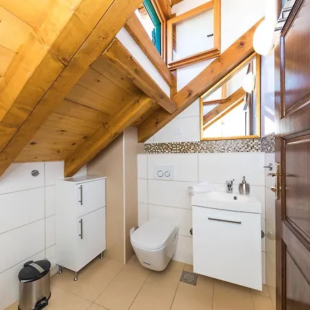 Perla Varos Lägenhet *